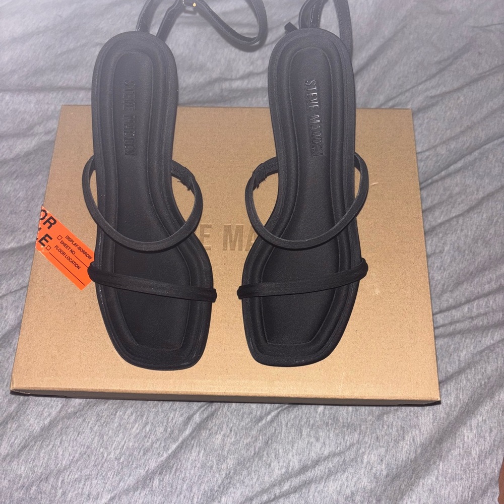 Steve Madden Elegant Black Sandals